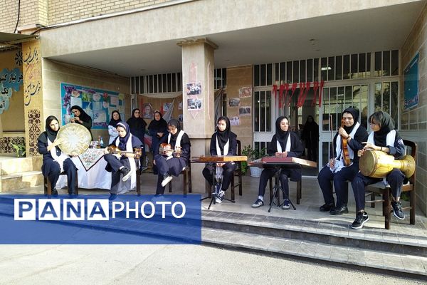 زنگ مهر و مقاومت در دبیرستان استعدادهای درخشان فرزانگان شهریار طنین‌انداز شد
