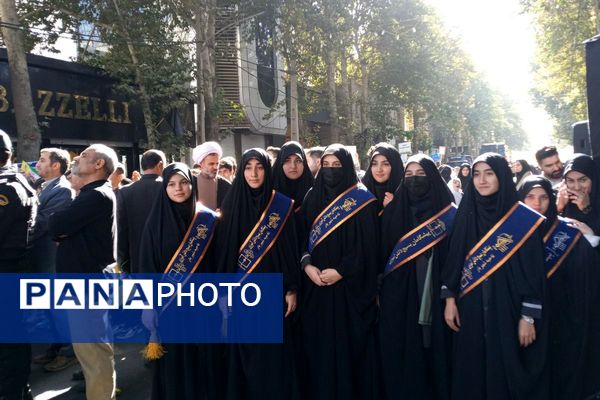 حضور پرشور دختران و پسران شهریار در روز استکبار ستیزی