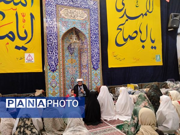 اعتکاف دختران نوجوان در مسجد سیدالشهدا مشهد
