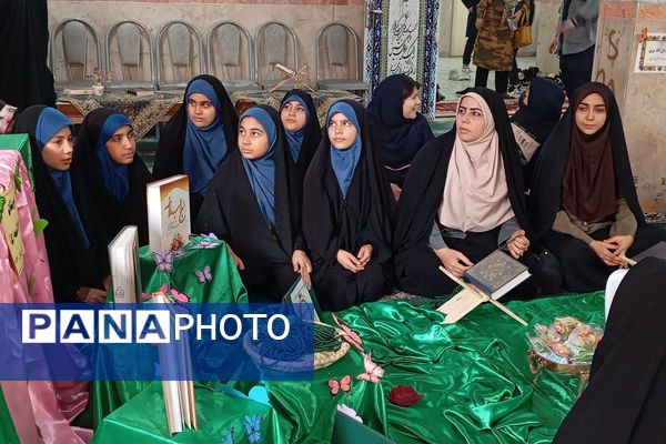افتتاحیه محفل انس با قرآن‌کریم در دبیرستان جوادالائمه بهارستان‌دو