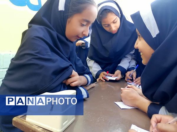 مراسم انتخابات شورای دانش آموزی در دبیرستان ناهید نخودی 