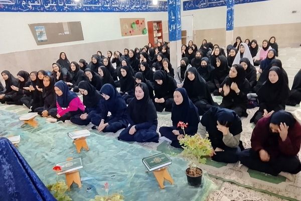 اجرای سومین نشست قرآنی در مدارس با حضور امام جمعه قرچک در دبیرستان شهدای محراب