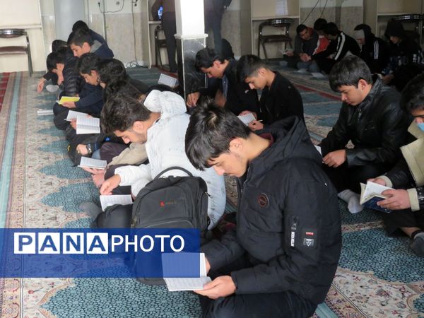 عزاداری شهادت حضرت فاطمه زهرا (س) و قرائت زیارت عاشورا در دبیرستان شاهد ابوذر غفاری 