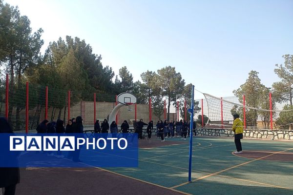 برگزاری المپیاد ورزشی درون مدرسه‌ای در مدرسه علامه مجلسی شهرستان پیشوا