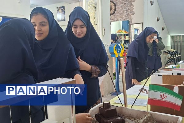 نمایشگاه دست‌سازه‌های دانش‌آموزی مدرسه نمونه دولتی ارشاد قرچک