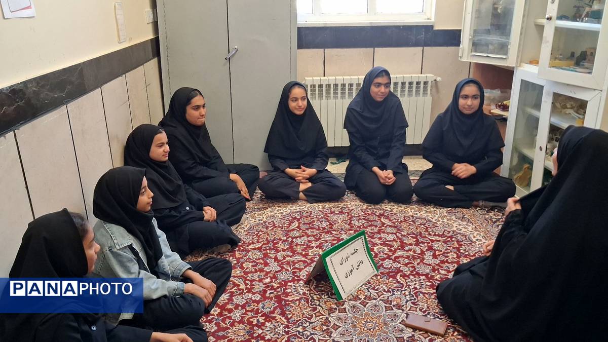 نخستین جلسه شورای دانش‌آموزی مدرسه مادر مهربان خلیل آباد 