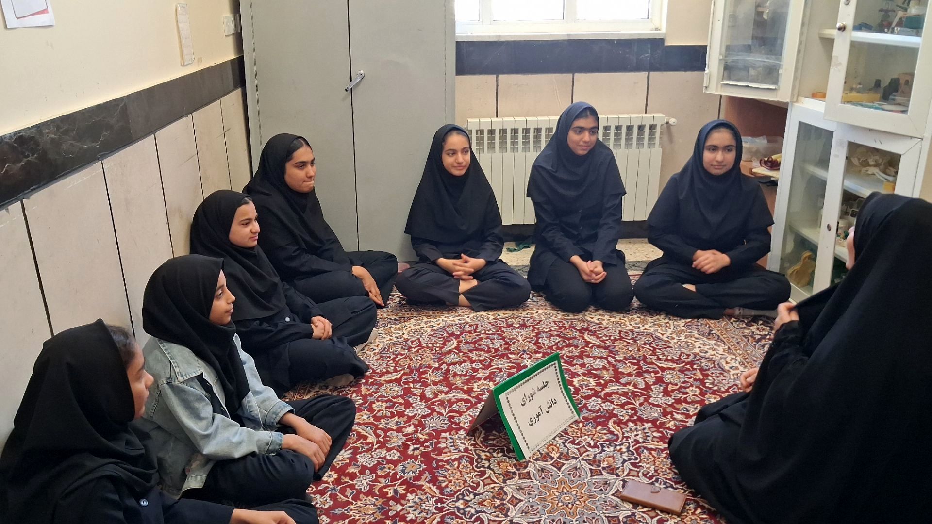 نخستین جلسه شورای دانش‌آموزی مدرسه مادر مهربان خلیل آباد 