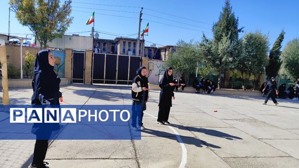 برگزاری المپیاد ورزشی به مناسبت هفته تربیت بدنی در مدرسه نمونه دولتی ۹ دی یاسوج