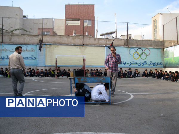 اجرای مانور زلزله در دبستان سمیه قم