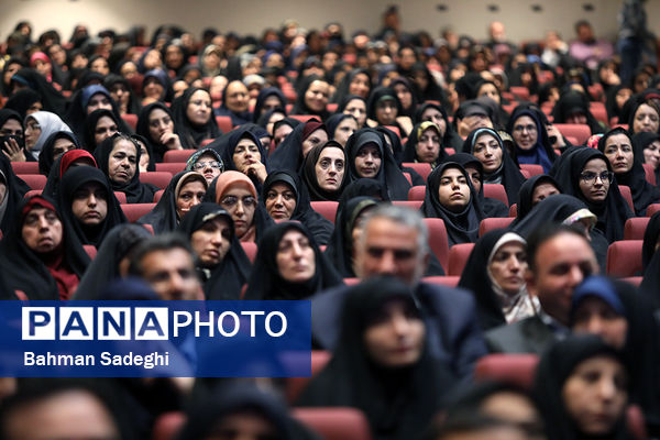 تجلیل از معلمان نمونه کشوری با حضور رئیس جمهوری
