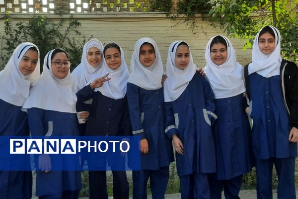 برگزاری مراسم صبحانه مادر دختری همزمان با آغاز هفته‌ پیوند اولیا و مربیان در دبستان مهندس وحید کیهانی ناحیه یک شهرری
