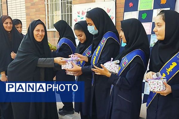 برگزاری انتخابات همیار مشاور در دبیرستان بانو عفت آهنگری ناحیه یک شهرری