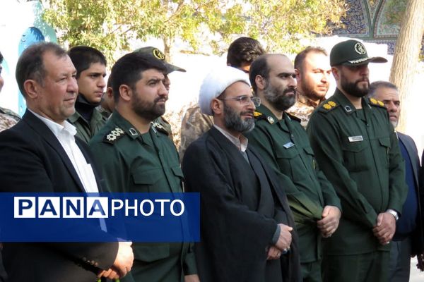 احترام به مقام شهدا با حضور فرماندهان و بسیجیان در گلزار بی‌بی سکینه(س) شهرستان ملارد