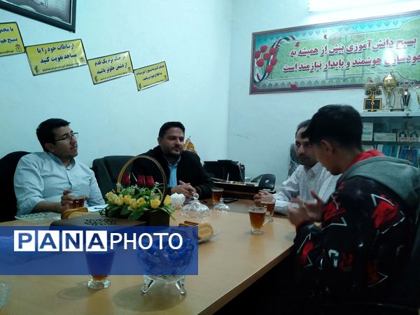 جلسه فرمانده واحدهای بسیج دانش‌آموزی در شهرستان خلیل آباد 