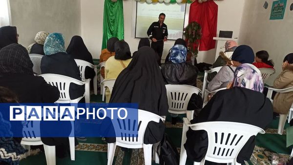 آموزش اطفای حریق به داوطلبان دوام ثامن منطقه ۱۲ مشهد