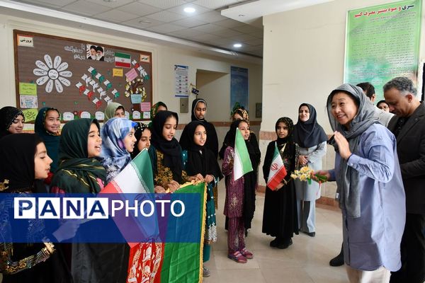 حضور نماینده کمیساریای عالی سازمان ملل در دبستان وحدت بیرجند 