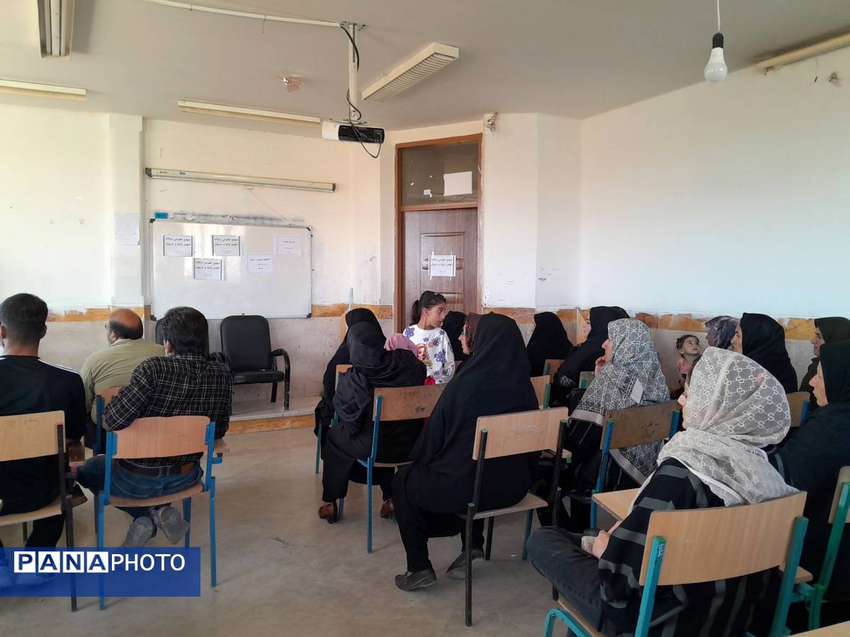 برگزاری جلسه آییننامه انجمن اولیا و مربیان در دبیرستان خدیجه کبری منطقه زاغه