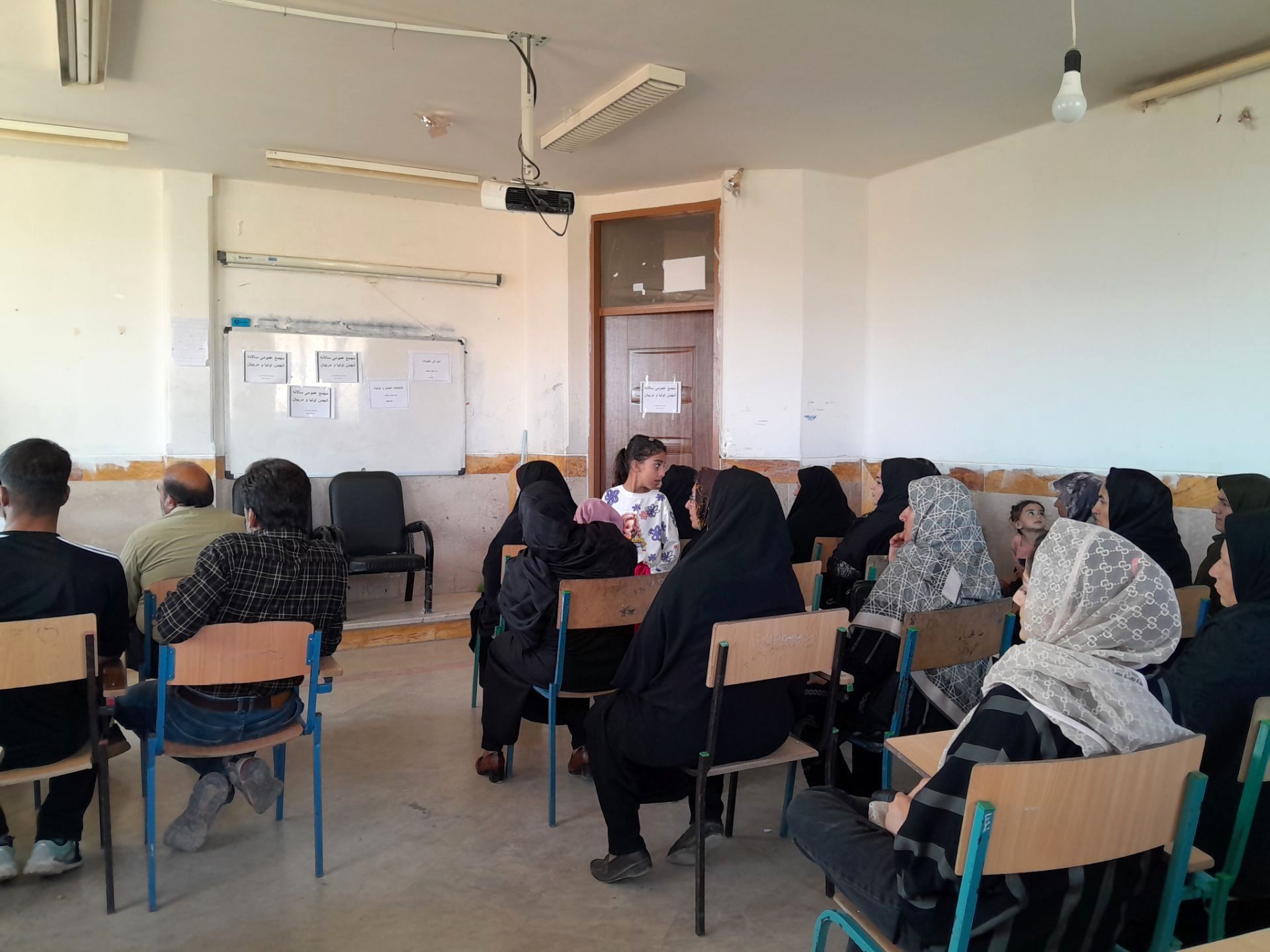 برگزاری جلسه آییننامه انجمن اولیا و مربیان در دبیرستان خدیجه کبری منطقه زاغه