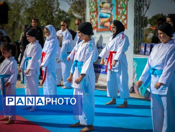 همایش پیاده‌روی خانوادگی در محمدشهر کرج 