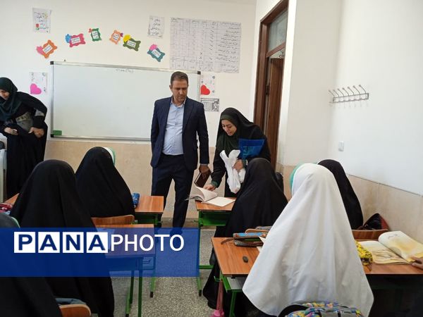 بازدید مسئولان آموزش و پرورش استان یزد از واحدهای آموزشی خاتم 