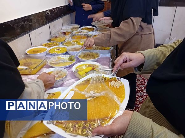 جشنواره شله زرد به مناسبت هفته بهداشت روان در مدرسه مادرمهربان خلیل آباد