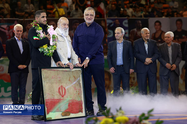 جشن قهرمانی تیم‌های ملی کشتی آزاد و فرنگی ایران