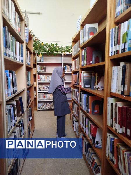 بازدید دانش‌آموزان دبستان ثنایی نوخندان از کتابخانه میرنیا 