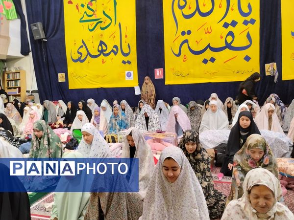 اعتکاف دختران نوجوان در مسجد سیدالشهدا مشهد