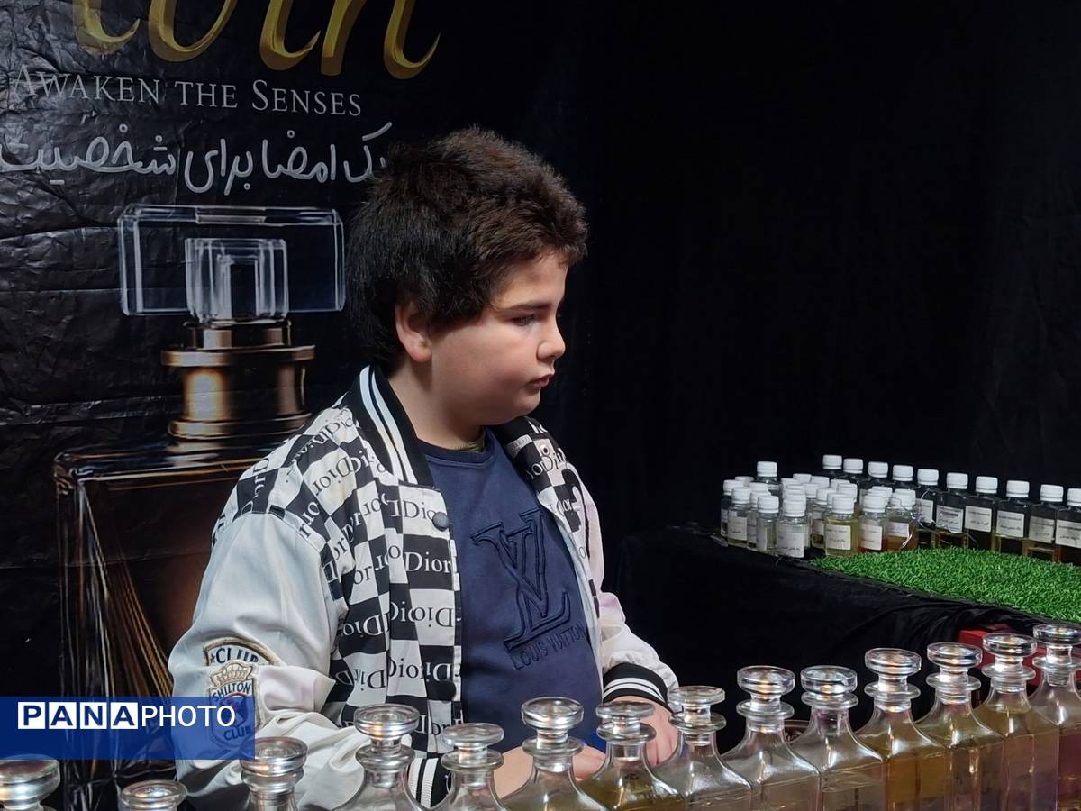 نمایشگاه عرضه مستقیم کالا ،سوغات و هدایا، صنایع دستی در شهرستان کاشمر 