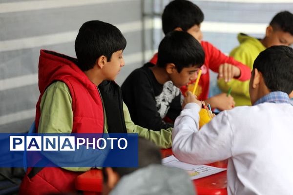 حضور پرشکوه دانش‌آموزان کهریزک و باقرشهر در راهپیمایی ۱۳ آبان