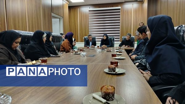 ملایر، شهر جهانی انگور و مبل و منبت ایران زمین