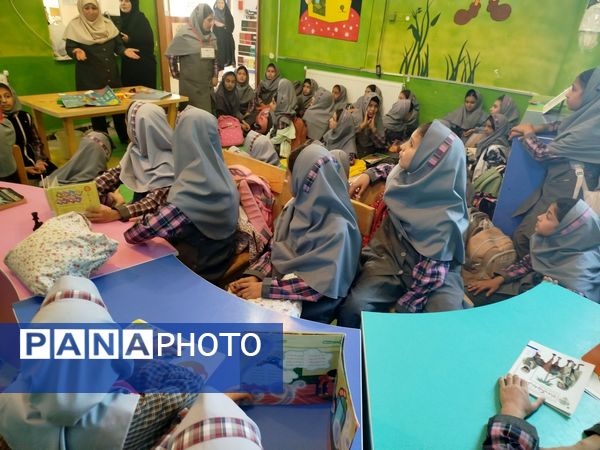 بازدید دانش‌آموزان دبستان ثنایی نوخندان از کتابخانه میرنیا 