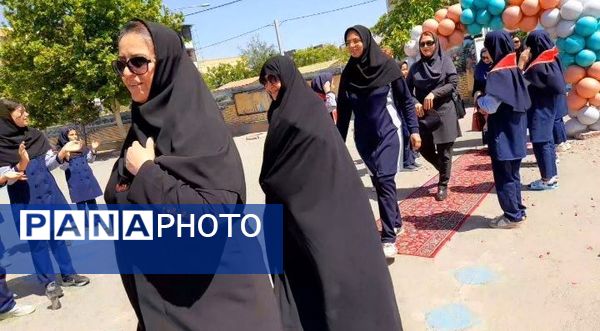 برگزاری جشن روز معلم در دبستان شهدای فرهنگی