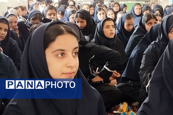 آشنایی با نیروی انتظامی گامی به سوی ارتقاء امنیت در مدرسه زکیه صباشهر