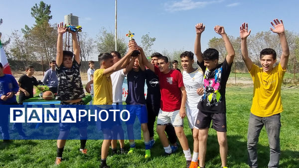 برگزاری آیین فعالیت‌های ورزشی درون مدرسه‌ای دبیرستان نمونه دولتی پژوهش آشخانه 