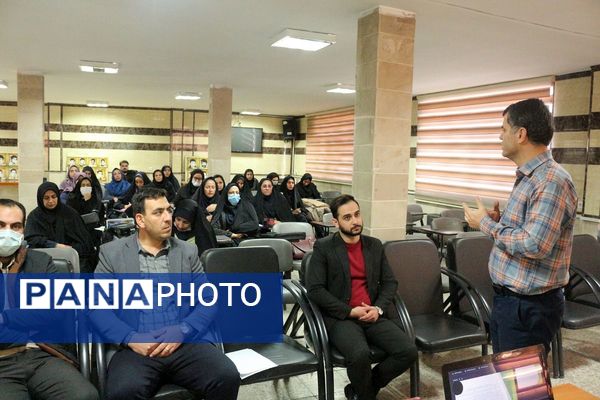 کارگاه اقدام‌پژوهی در فیروزکوه؛ گامی به سوی معلمی پژوهنده