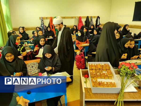 ویژه برنامه هفته نیروی انتظامی در دبیرستان شهید تیمسار فلاحی ناحیه یک کرج 