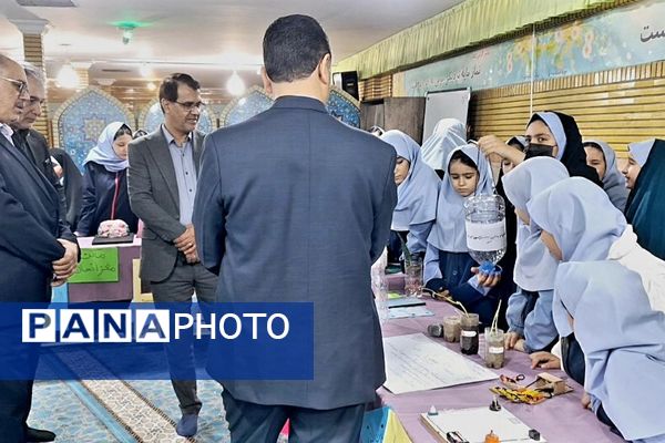 نمایشگاه پژوهش به مناسبت هفته پژوهش در دبستان حکمت نبوی ناحیه دو شهرری 