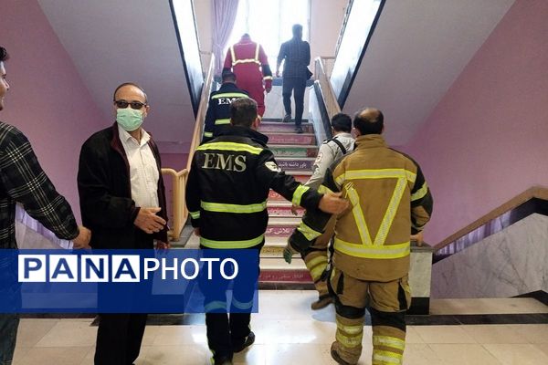 اجرای مانور زلزله با حضور مسئولان در مدرسه استاد مطهری رباط‌کریم