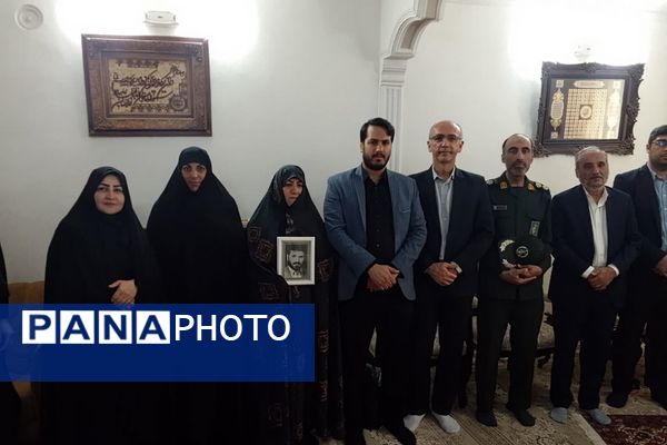 تجدید پیمان فرهنگیان ورامینی با آرمان‌های شهدا در هفته بسیج