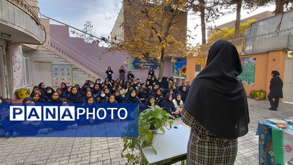 گرامیداشت  هفته ملی دیابت در دبیرستان صالحین