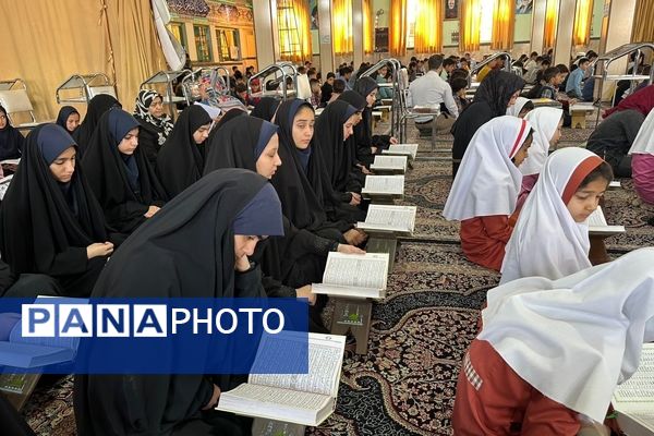 محفل انس با قرآن دانش‌آموزی یادوآره شهدای دانش‌آموز غزه در شهرستان چناران