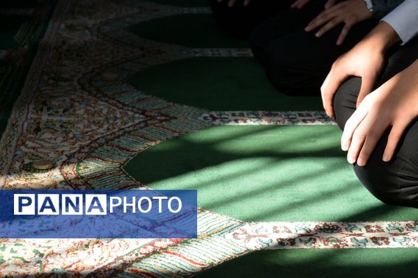 نماز باران در مدرسه شهدای علم و فناوری بهارستان‌دو