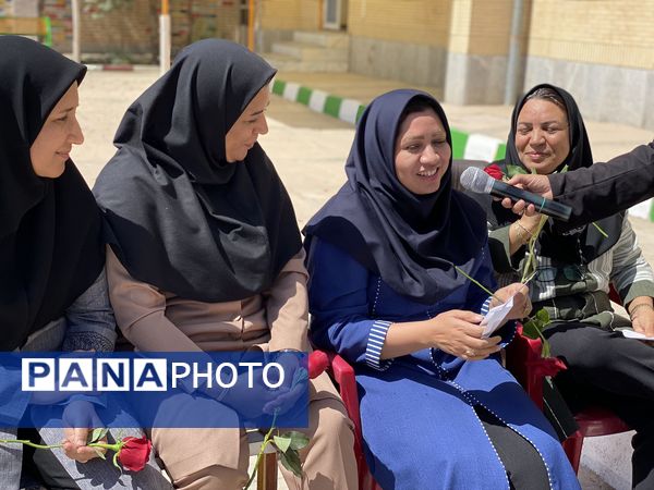 معلمان، مشعل‌داران راه آگاهی در آیینه‌ مهر و خرد