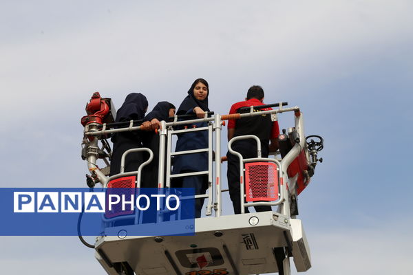 تمرین عملی دانش‌آموزان خوزستان برای بیست و هفتمین مانور سراسری زلزله