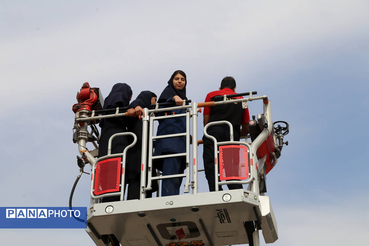 تمرین عملی دانش‌آموزان خوزستان برای بیست و هفتمین مانور سراسری زلزله
