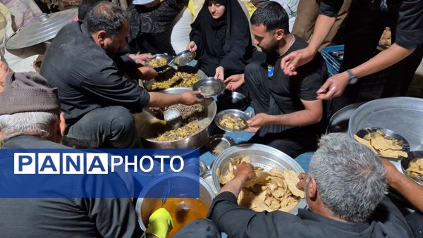 آماده‌سازی هلیم عاشورا در روستای اسحاق آباد نیشابور 
