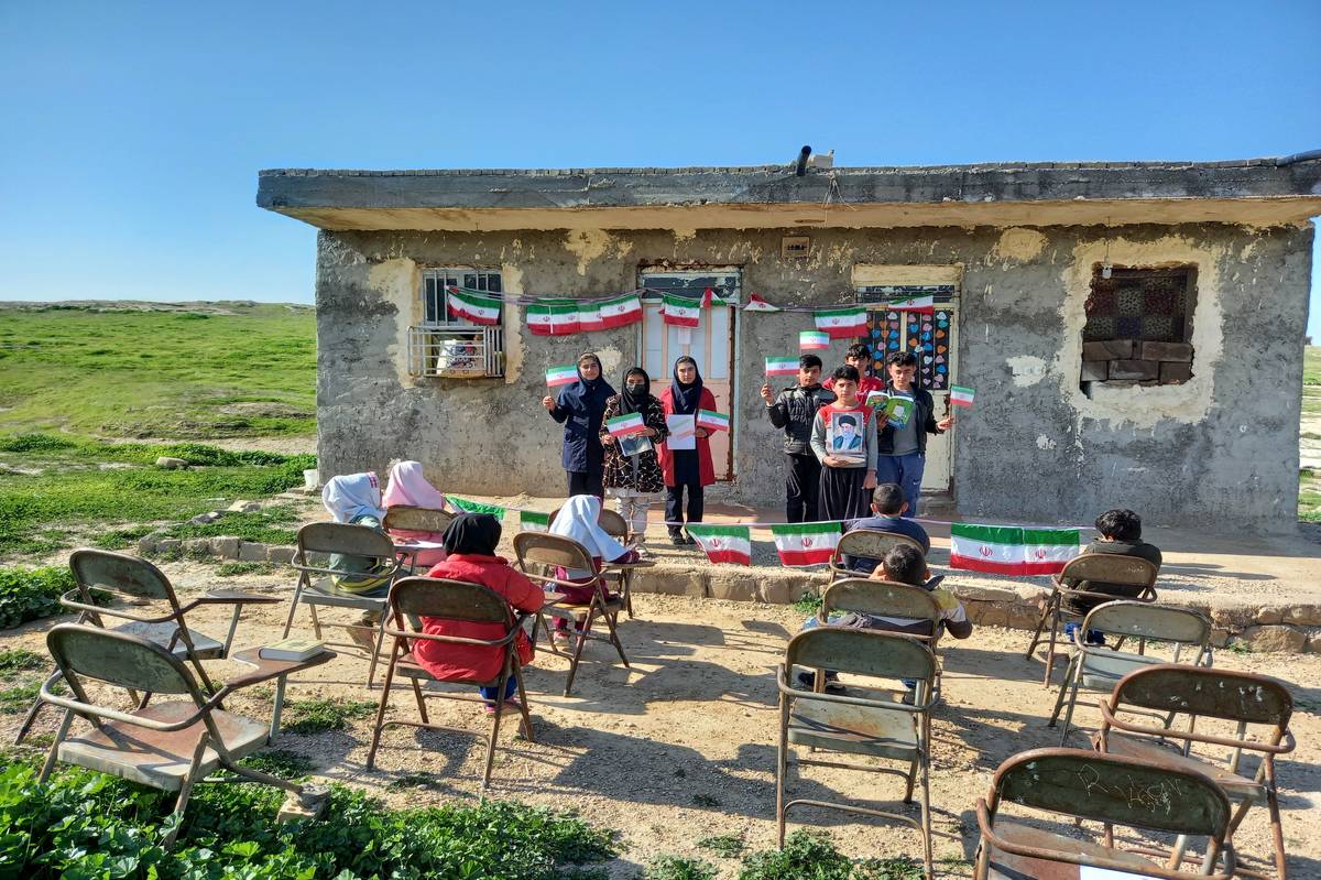 گفت‌وگو با معلمی که مسیر پُرپیچ‌وخم زندگی عشایری را به تدریس در مدارس شهری ترجیح داد