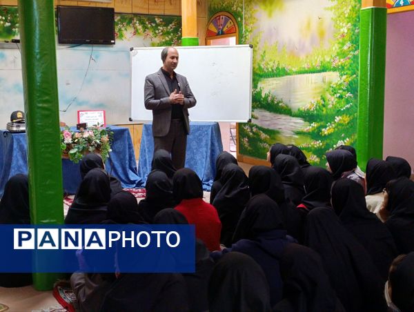  جلسه آموزش خانواده در دبیرستان نمونه اندیشه 