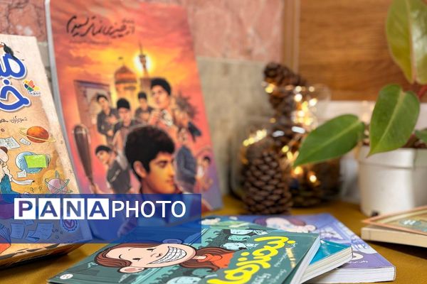 وقتی کتاب‌ها در مدرسه صف می‌کشند؛ استقبال پرشور دانش‌آموزان از نمایشگاه کتاب